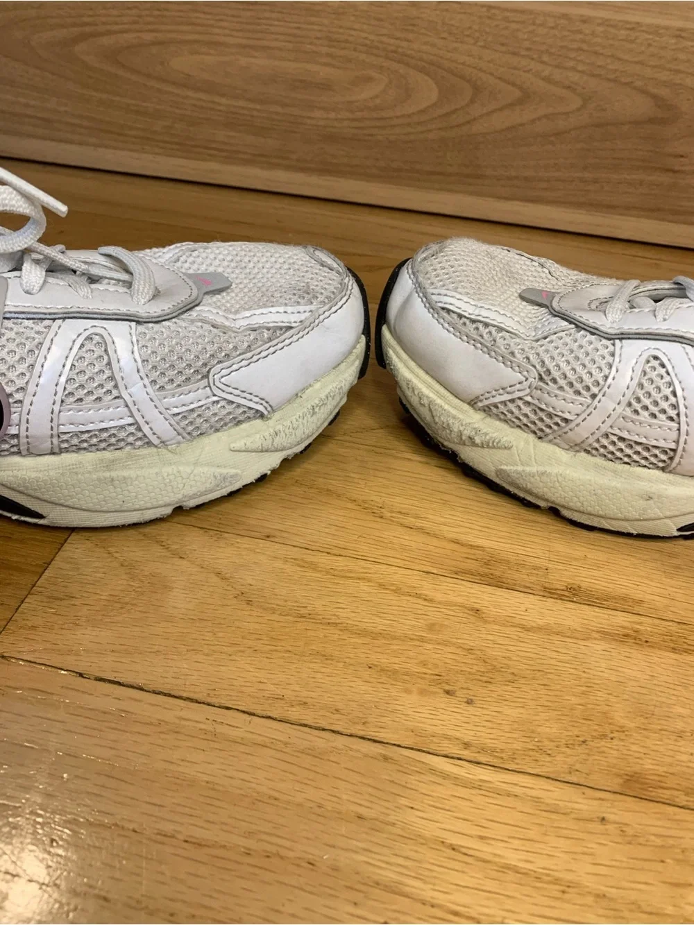 Nike V2K Run Women's Run Sneakers in White and Pink - Size 9
